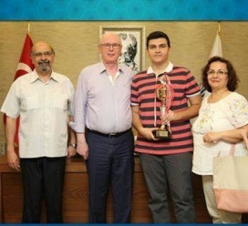 Odunpazarı Belediye Başkanı Kazım Kurt ve Türkiye Şampiyonu Onur Taşçı'nın Buluşması